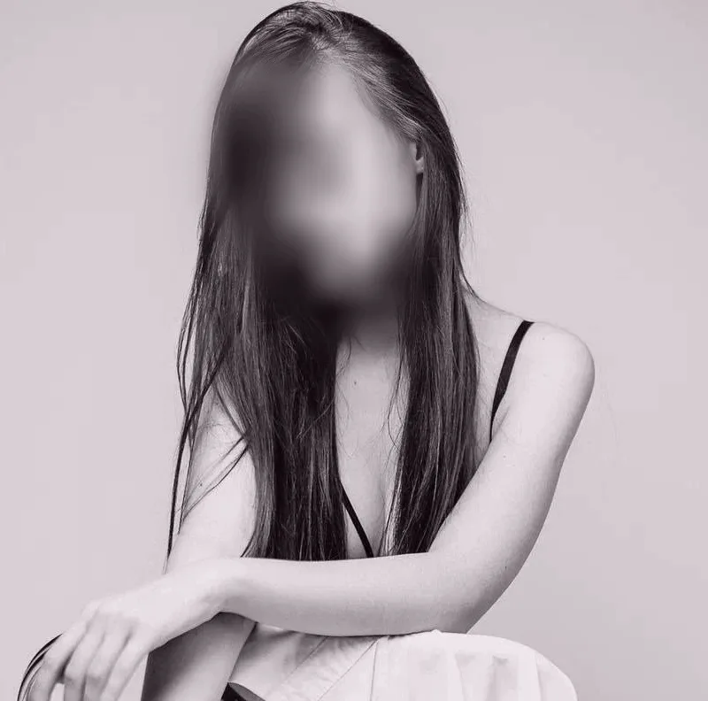 Ayse, 19