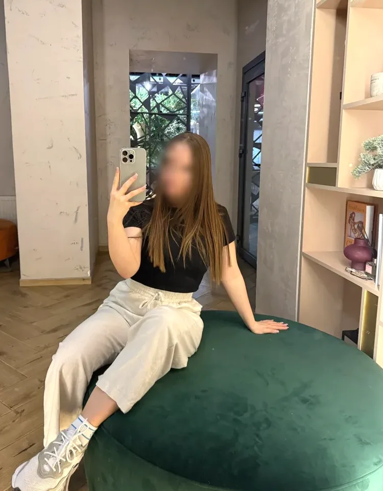 Cara, 26