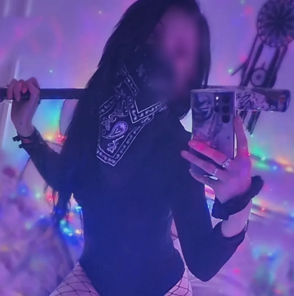 Julia, 28