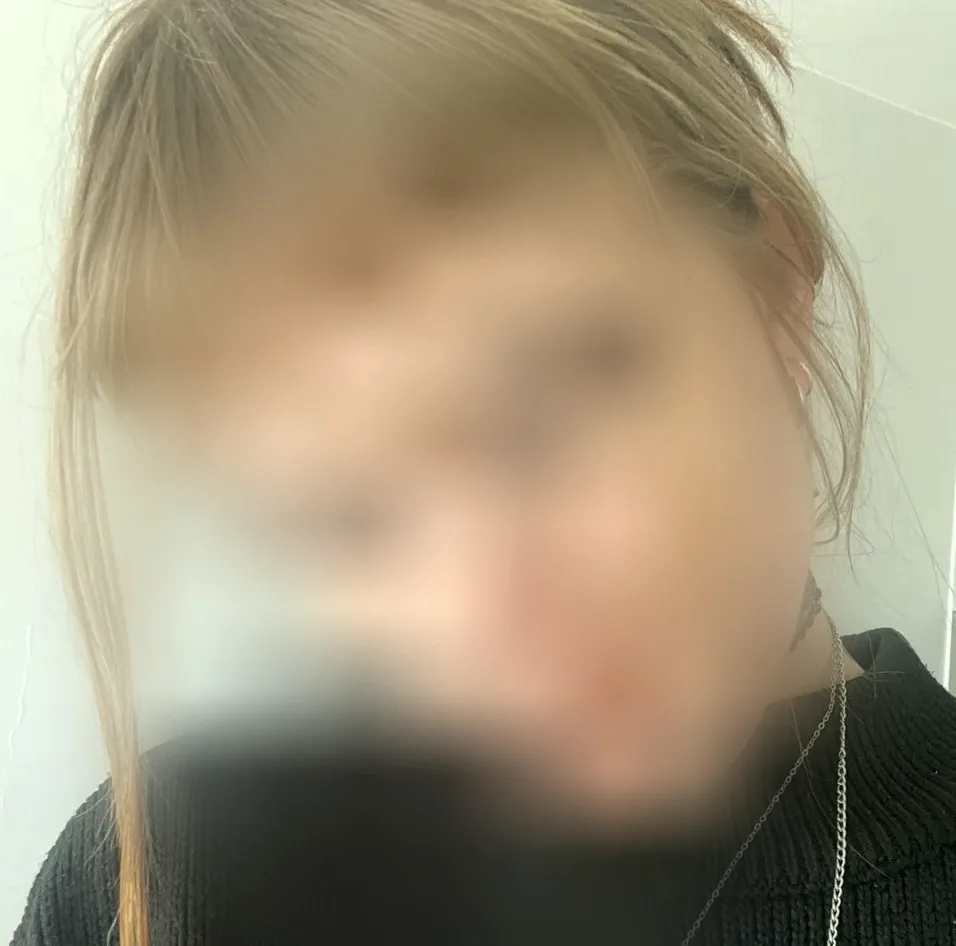Özlem, 19