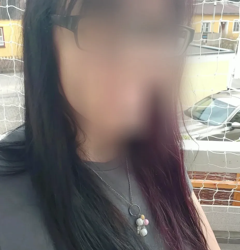 Sophie, 37