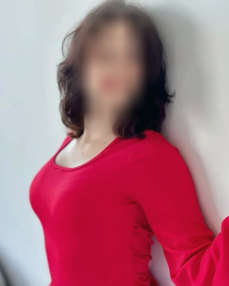 Yasmin, 21
